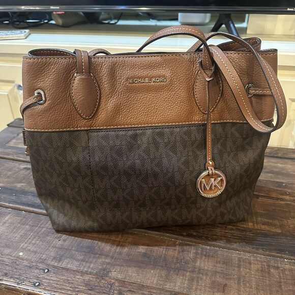 MICHAEL KORS Marina North Drawstring Tote Shoulder Bag Signature - Picture 1 of 13